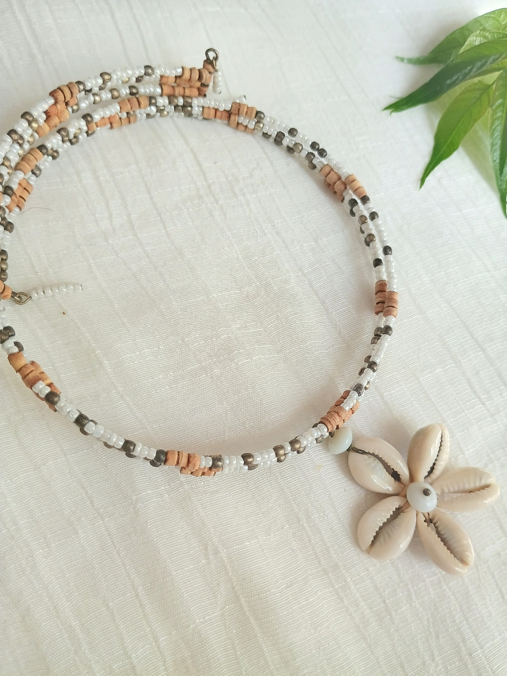 🌊 BEACHY VIBES 🌊 VTG Artisan Cowrie & Seedbead Infinity Necklace, Festival 90s